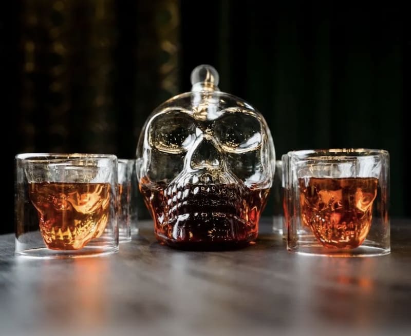 Καράφα Skull Whisky με τρισδιάστατα ποτήρια σε σχήμα κρανίου